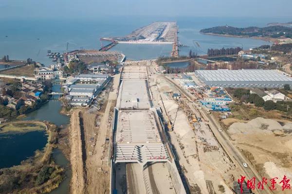 “三重六層”防水施工方案，確保國內(nèi)在建Z長湖底隧道滴水不漏